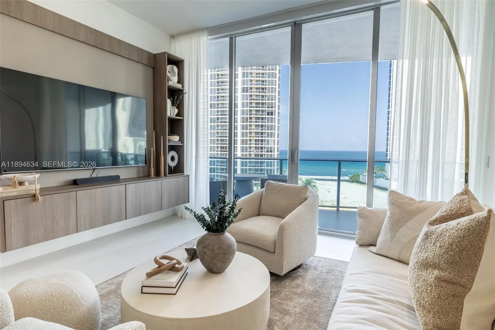 Foto de propiedad en 17550 Collins Avenue 703, Sunny Isles Beach, FL 33160 Sunny Isles Beach con MLS# 
