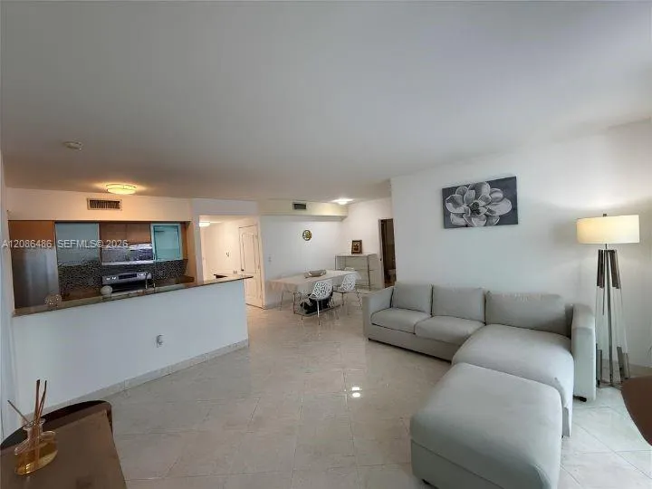En Venta 17555 Atlantic Boulevard 1103, Sunny Isles Beach, FL 33160, Sunny Isles Beach, FL 33160