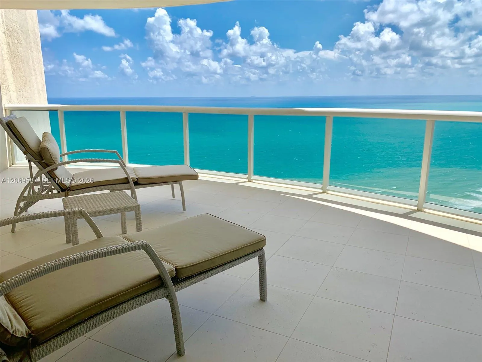 Foto de propiedad en 17555 Collins Avenue 3202, Sunny Isles Beach, FL 33160 Sunny Isles Beach con MLS# 