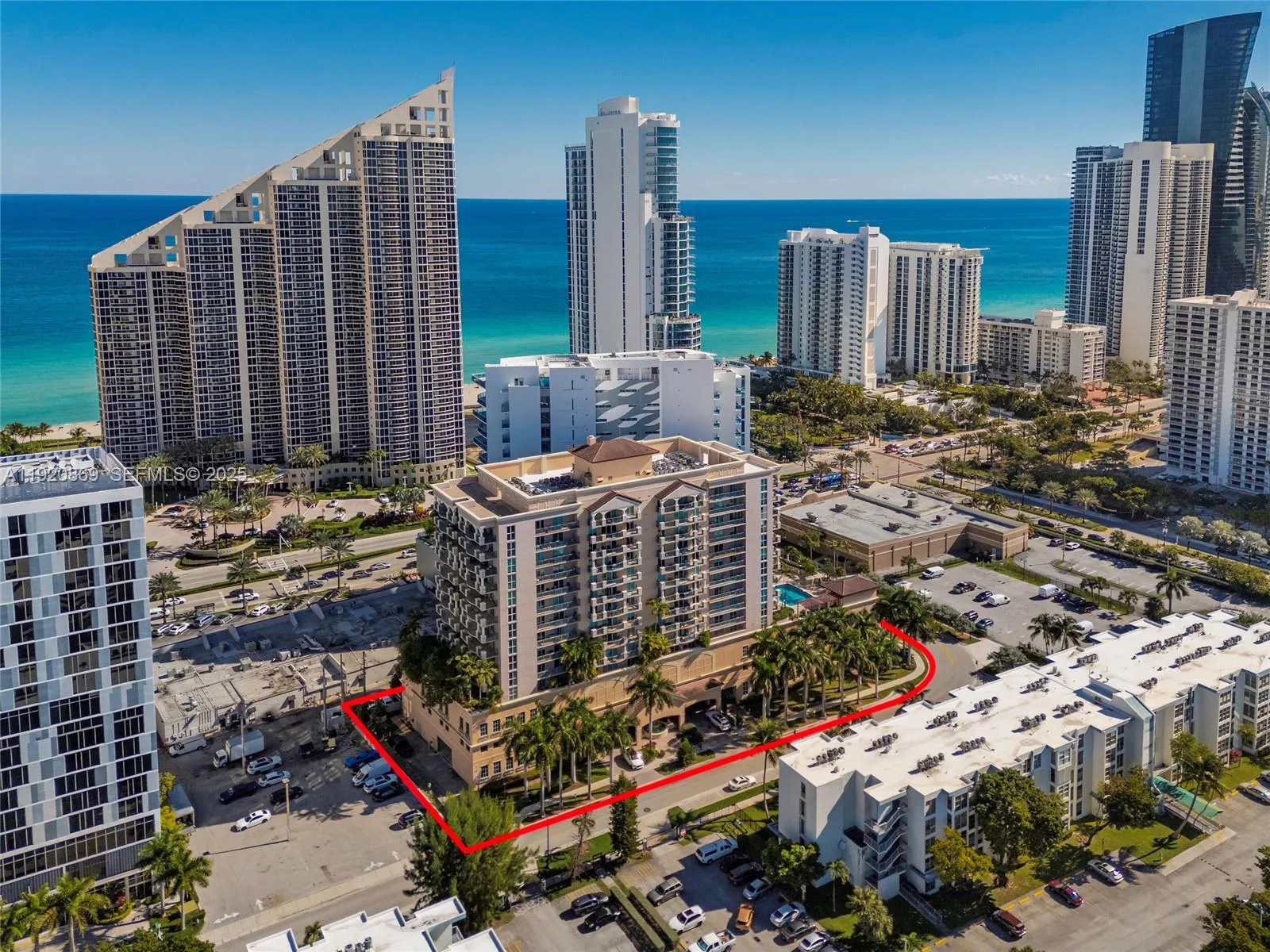 Foto de propiedad en 17555 E Atlantic Boulevard 1005, Sunny Isles Beach, FL 33160 Sunny Isles Beach con MLS#