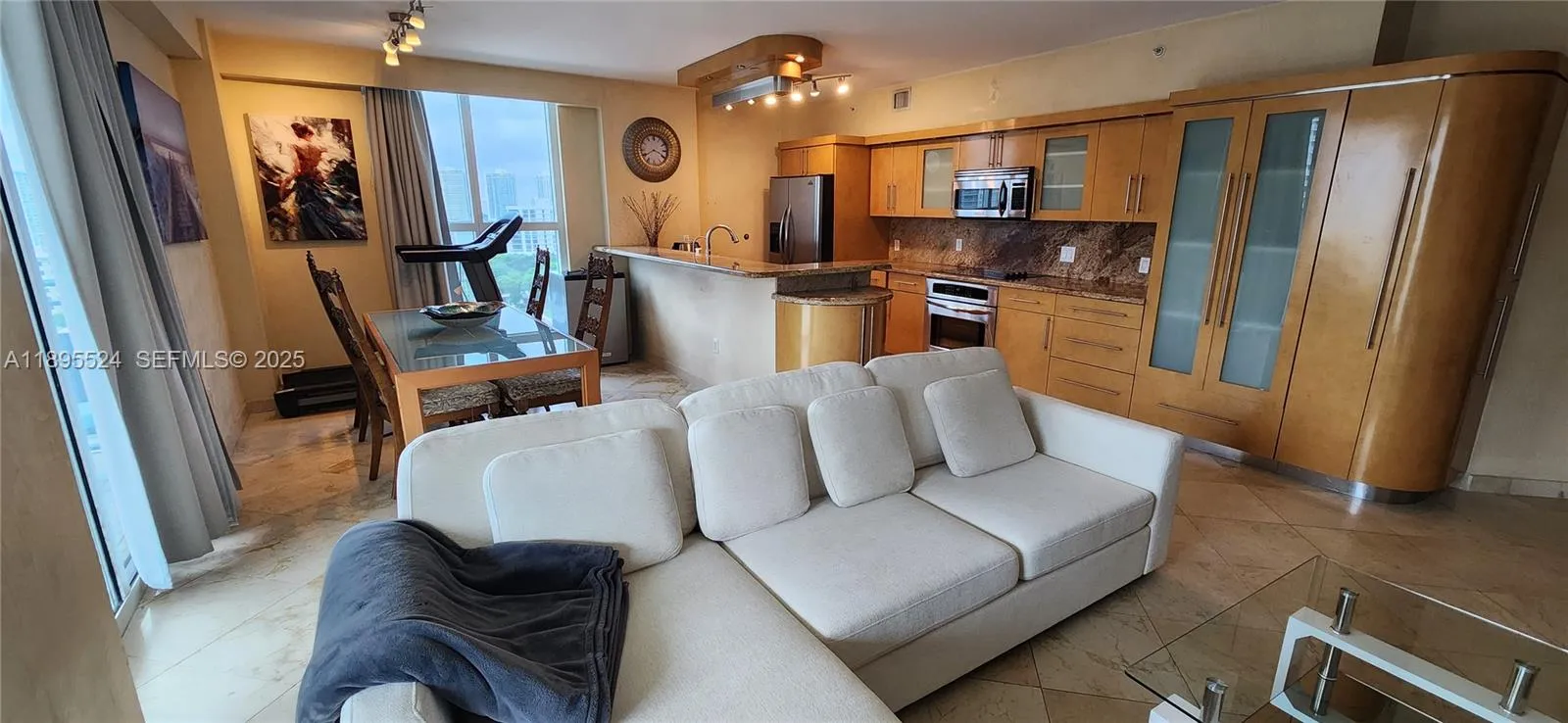 Foto de propiedad en 17555 SW Atlantic Boulevard PH2, Sunny Isles Beach, FL 33160 Sunny Isles Beach con MLS# 