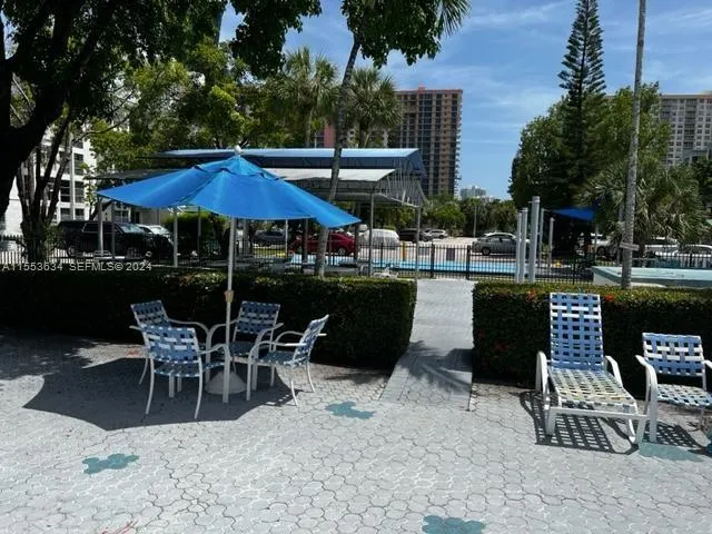 Foto de propiedad en 17560 Atlantic Boulevard 301, Sunny Isles Beach, FL 33160 Sunny Isles Beach con MLS# 