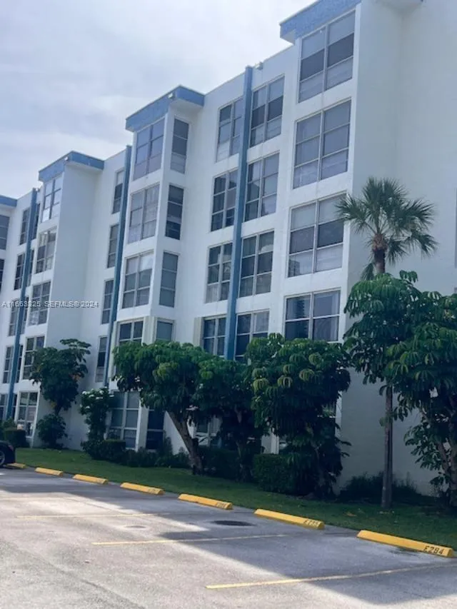 Foto de propiedad en 17570 Atlantic Boulevard 401, Sunny Isles Beach, FL 33160 Sunny Isles Beach con MLS# 