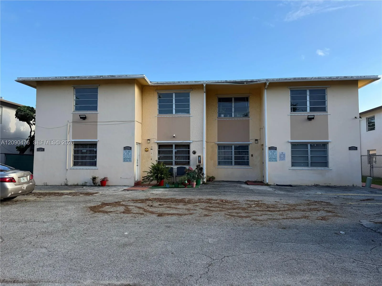 Foto de propiedad en 1760 W 42nd Street 1760, Hialeah, FL 33012 Hialeah con MLS# 