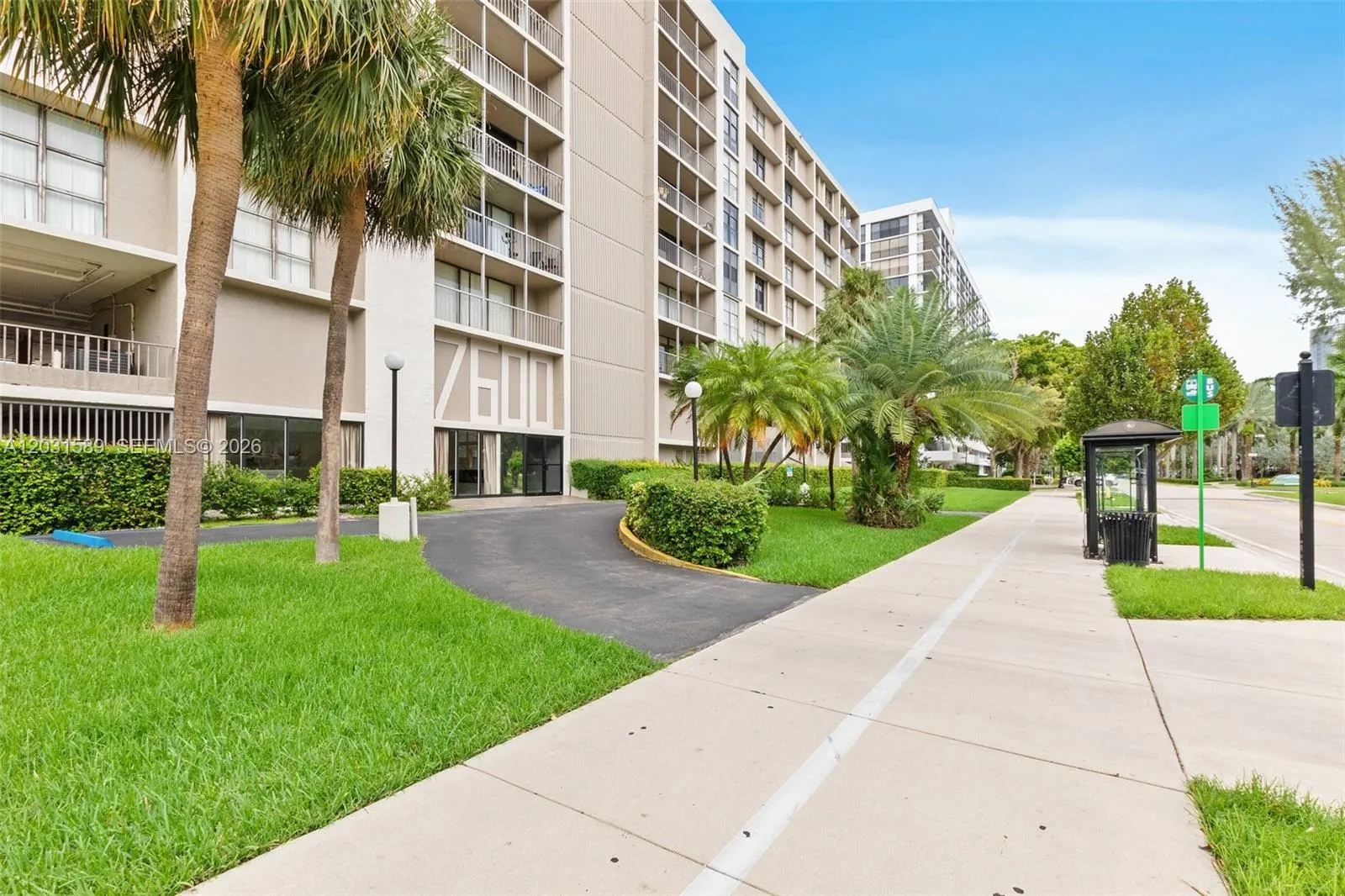 Foto de propiedad en 17600 N Bay Road N302, Sunny Isles Beach, FL 33160 Sunny Isles Beach con MLS# 
