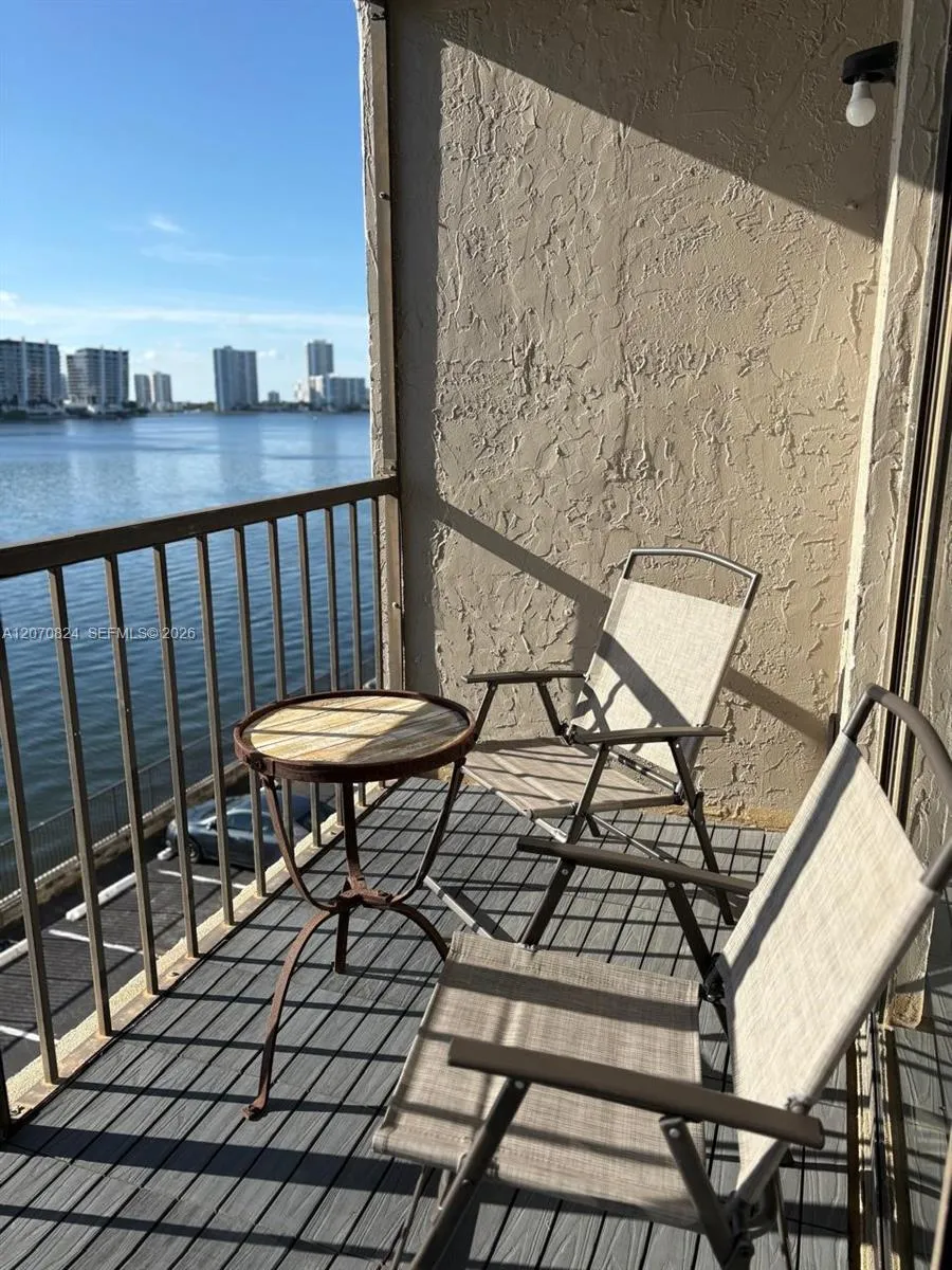 Foto de propiedad en 17600 N Bay Road N403, Sunny Isles Beach, FL 33160 Sunny Isles Beach con MLS# 