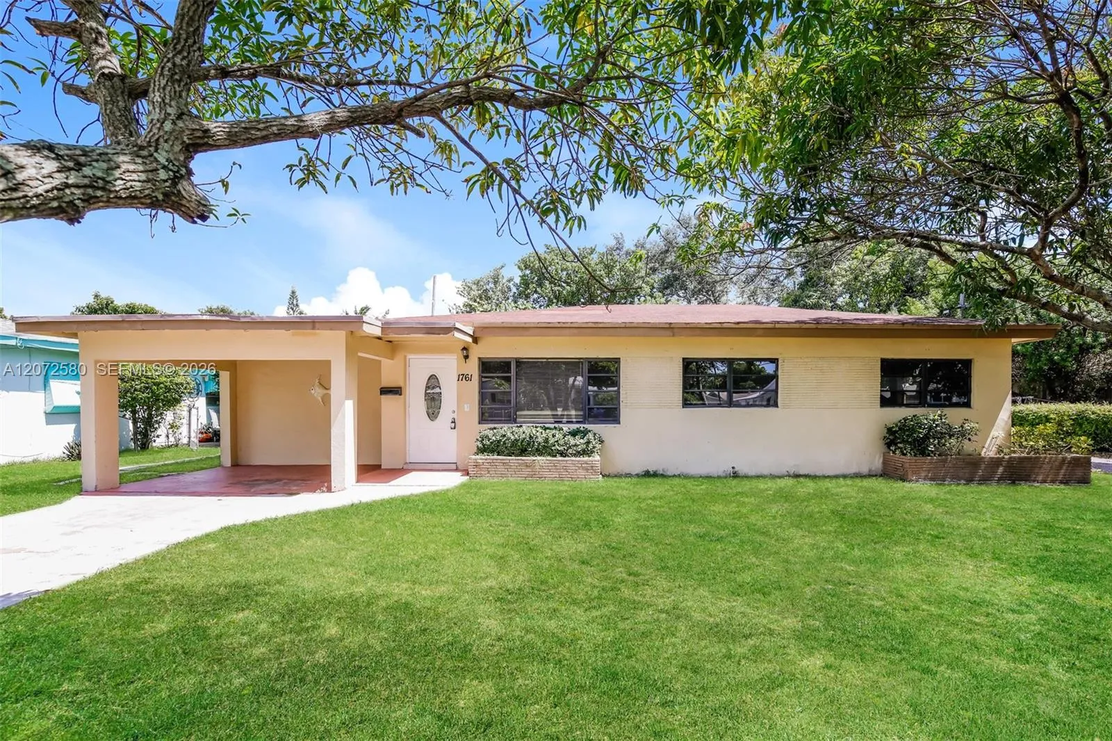 Foto de propiedad en 1761 NE 170th Street, North Miami Beach, FL 33162 North Miami Beach con MLS# 