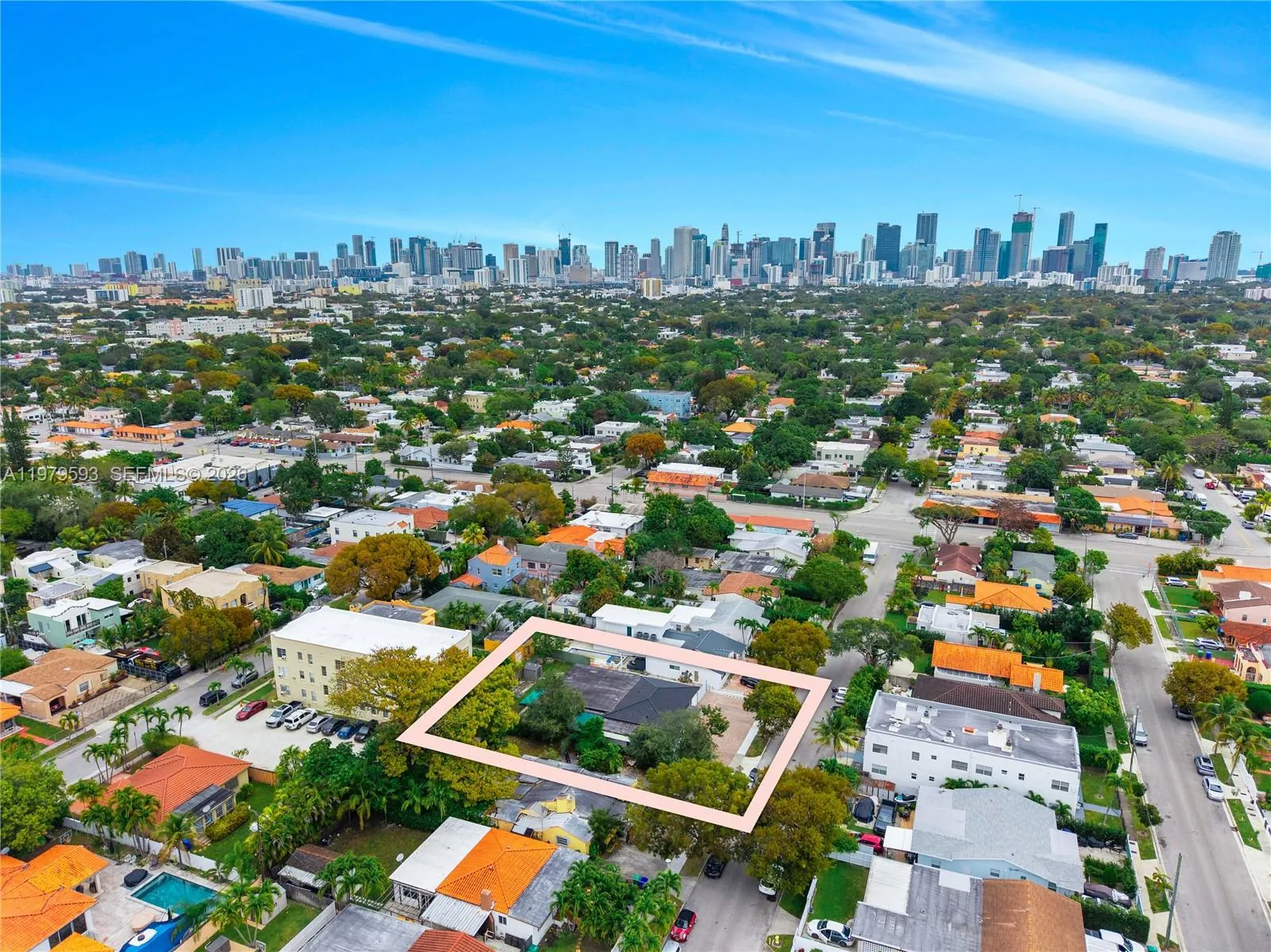 Foto de propiedad en 1761 SW 14th Street, Miami, FL 33145 Miami con MLS# 