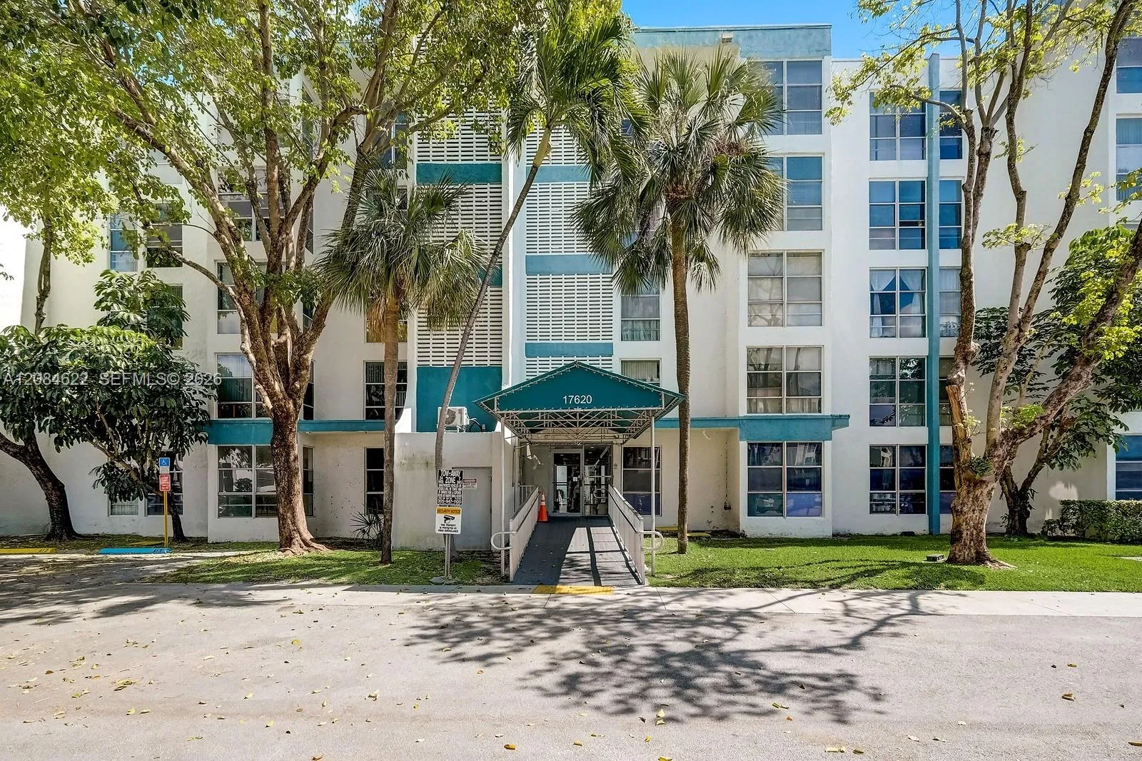 En Venta 17620 Atlantic Boulevard 315, Sunny Isles Beach, FL 33160, Sunny Isles Beach, FL 33160