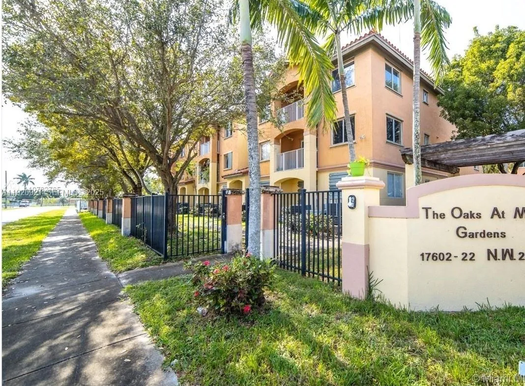 Foto de propiedad en 17622 NW 25th Avenue 101, Miami Gardens, FL 33056 Miami Gardens con MLS# 
