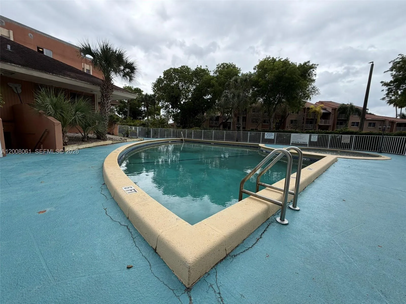 Foto de propiedad en 17650 NW 68th Avenue A2008, Hialeah, FL 33015 Hialeah con MLS# 