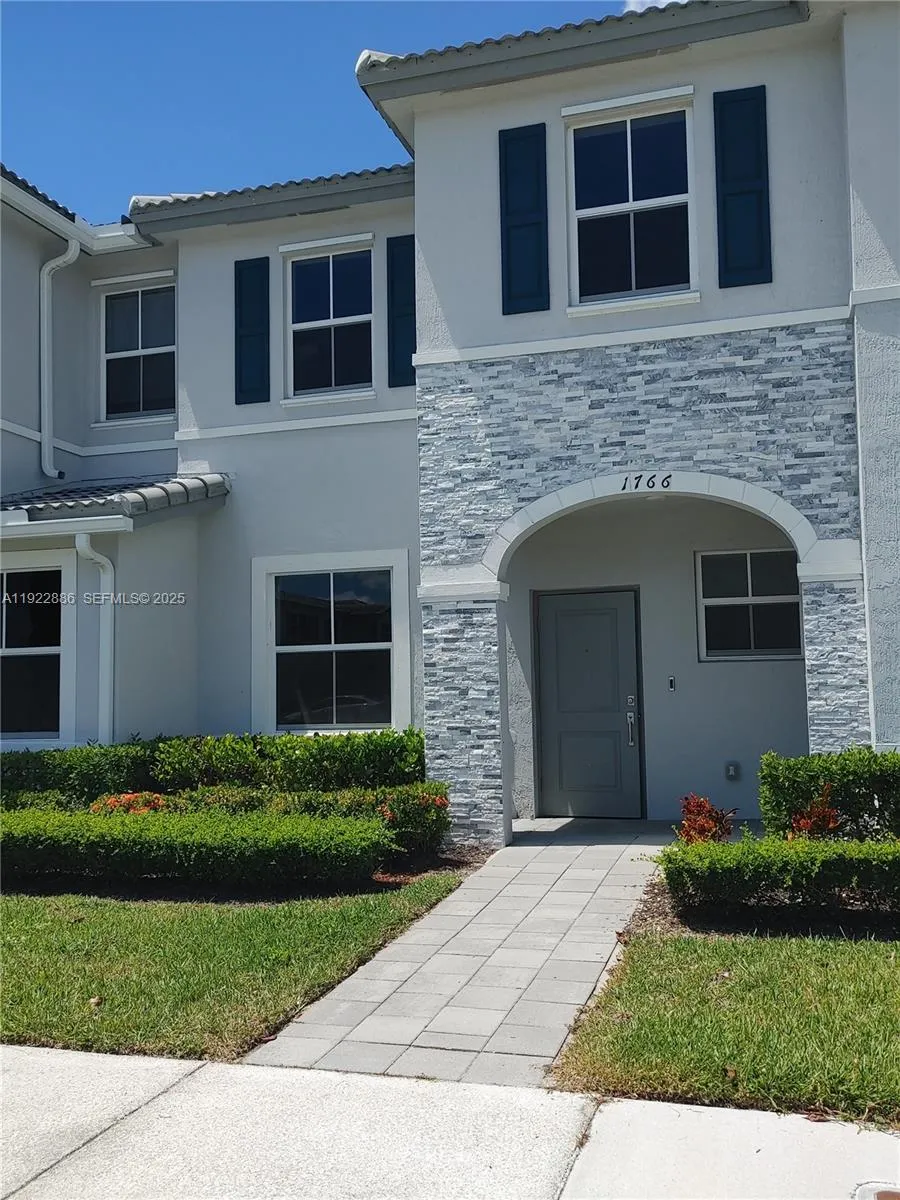 Foto de propiedad en 1766 SE 26th Road, Homestead, FL 33035 Homestead con MLS# 