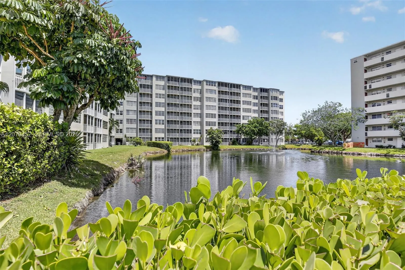 En Venta 1770 NE 191st Street 401-1, Miami, FL 33179, Miami, FL 33179