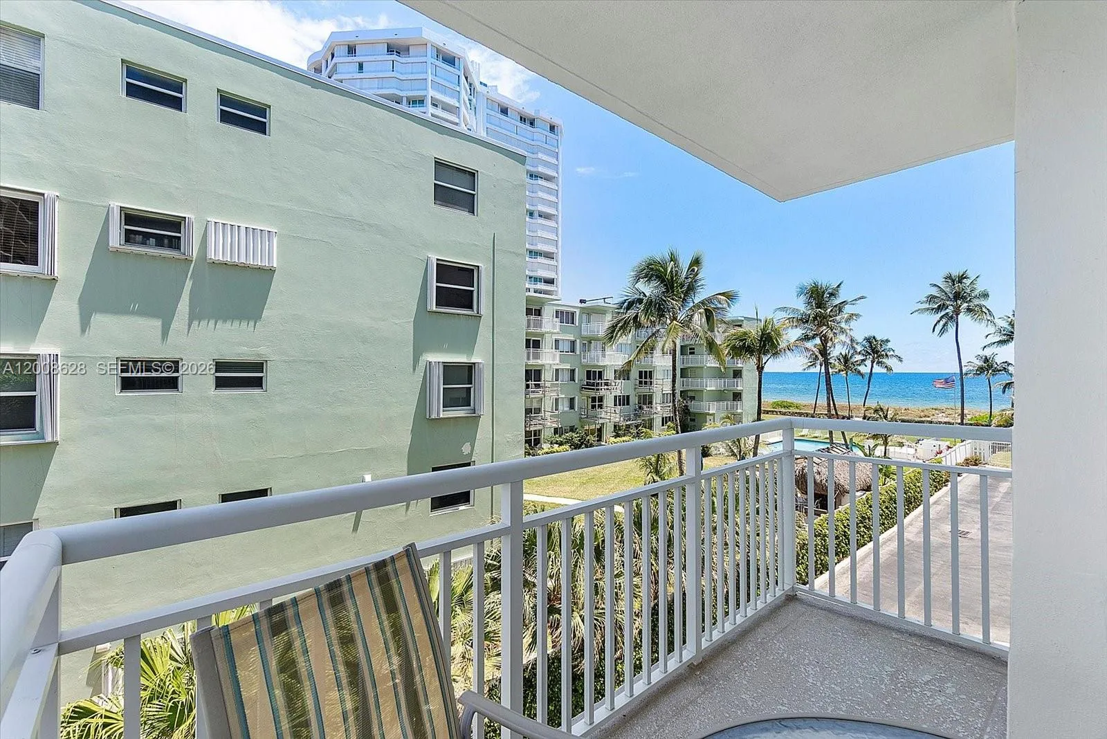 Foto de propiedad en 1770 S Ocean Boulevard 308, Lauderdale-By-The-Sea, FL 33062 Lauderdale-By-The-Sea con MLS# 