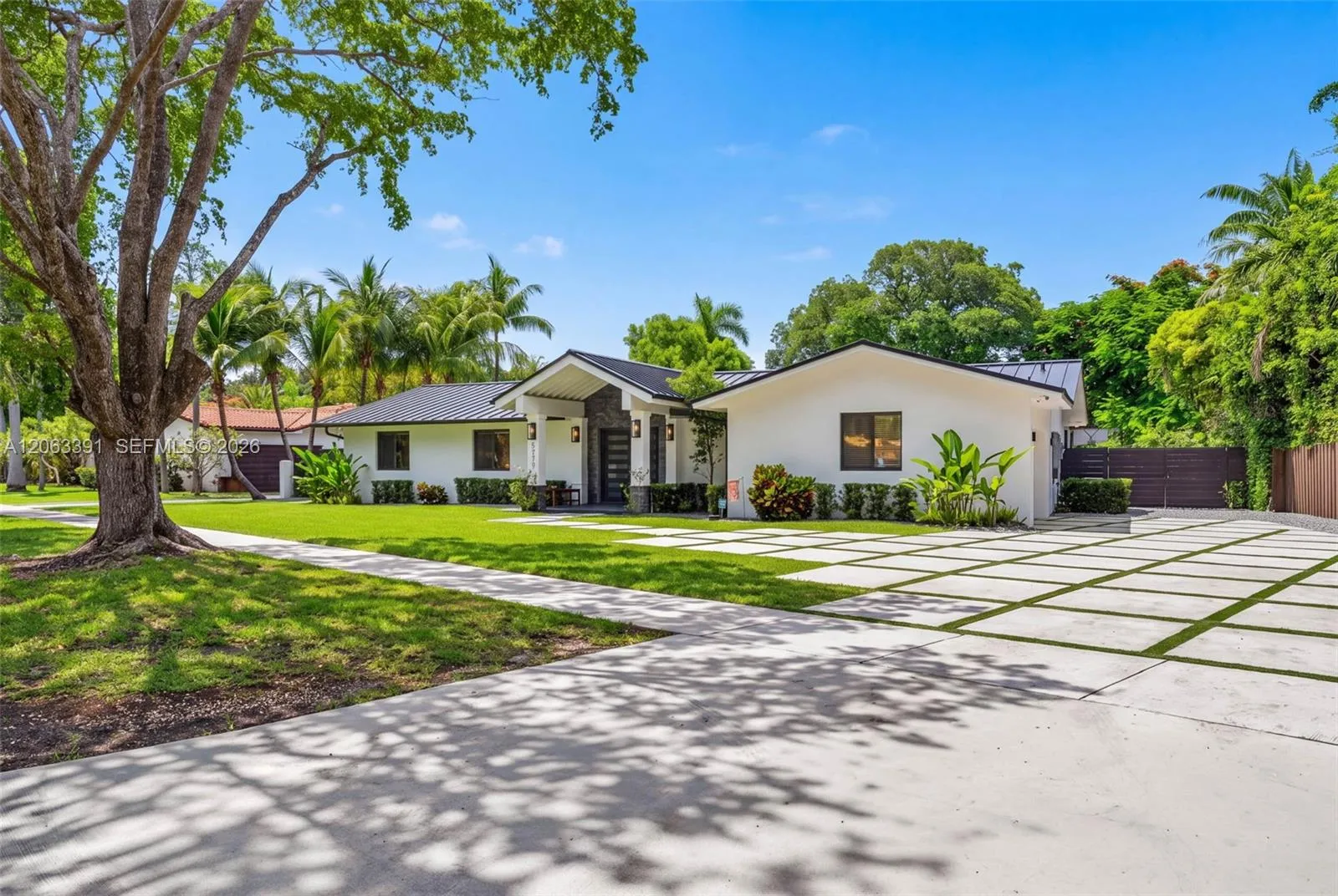 Foto de propiedad en 17701 SW 87th Avenue, Palmetto Bay, FL 33157 Palmetto Bay con MLS# 