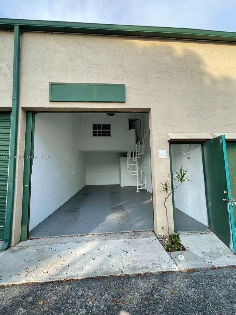 Foto de propiedad en 1771 Blount Road 204, Pompano Beach, FL 33069 Pompano Beach con MLS# 