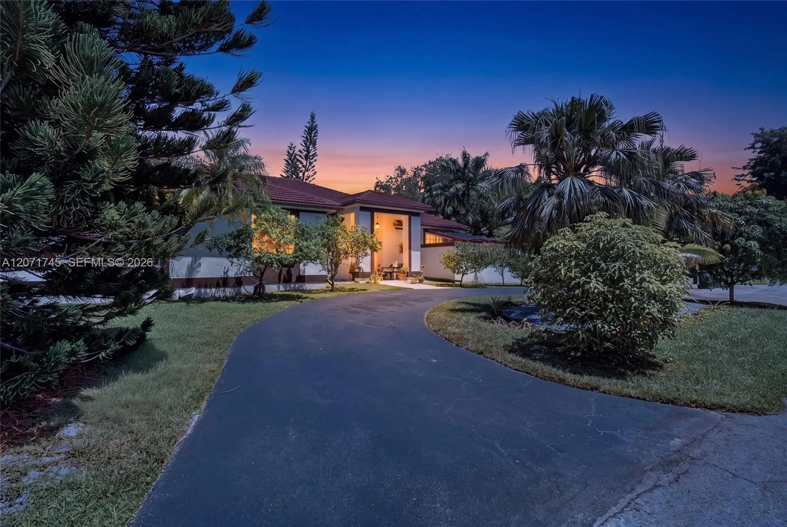 Foto de propiedad en 17711 SW 81st Court, Palmetto Bay, FL 33157 Palmetto Bay con MLS# 