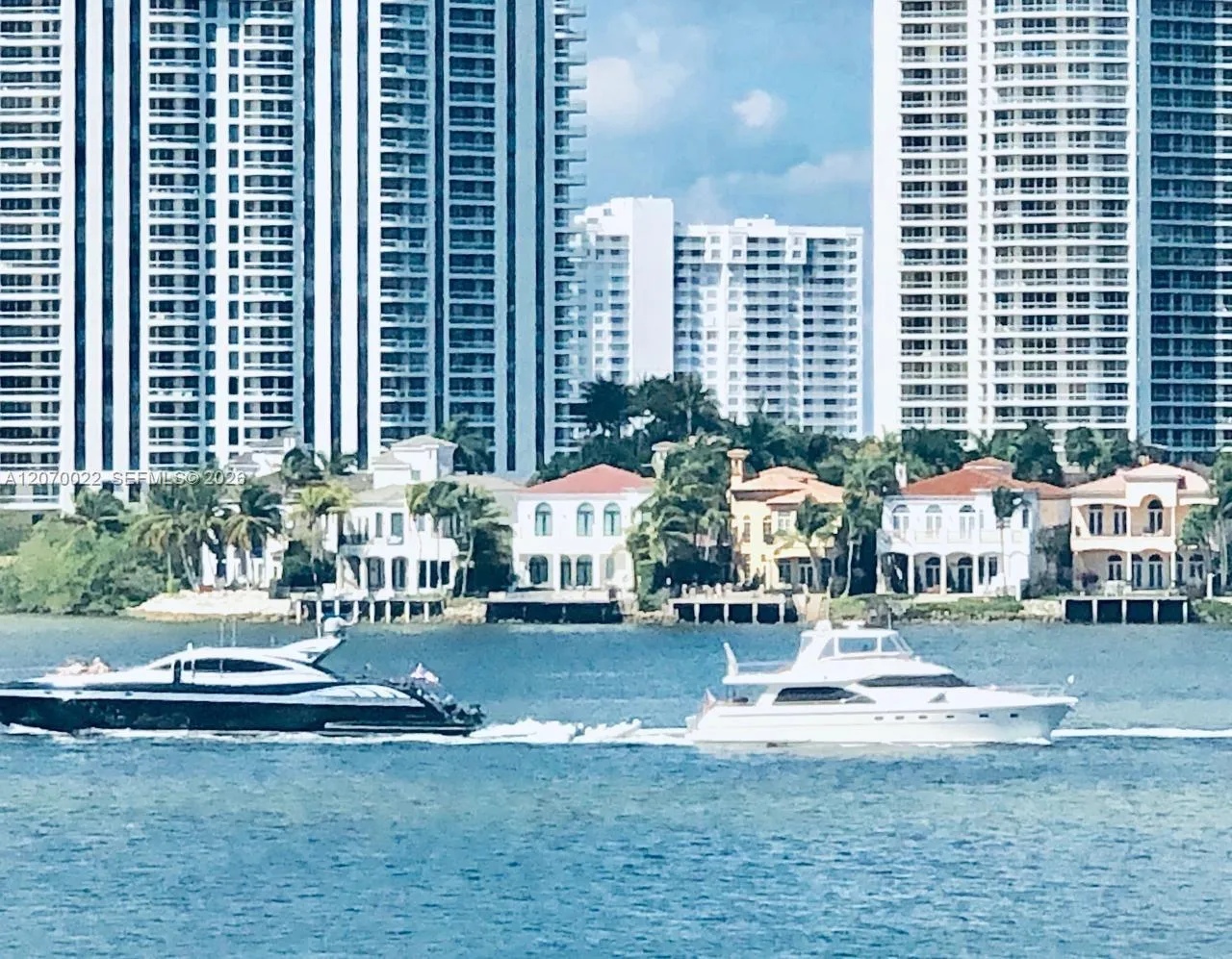 Foto de propiedad en 17720 N Bay Road 6C, Sunny Isles Beach, FL 33160 Sunny Isles Beach con MLS# 