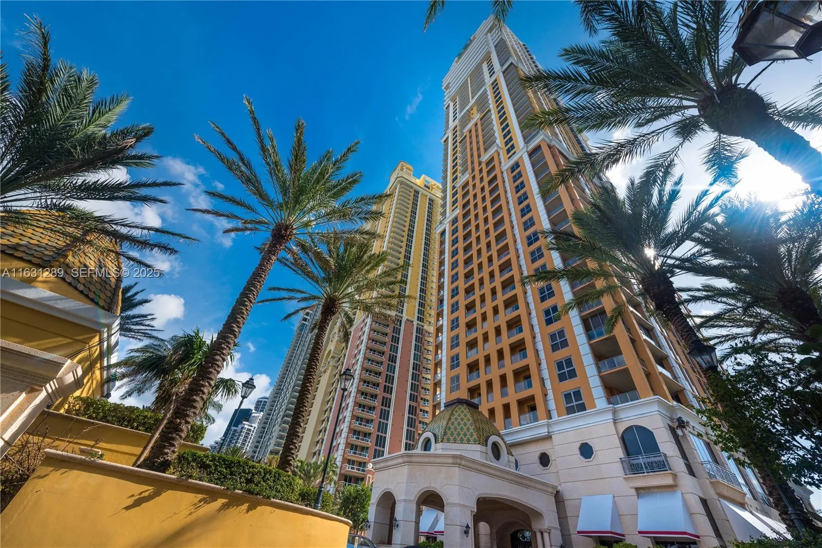 Foto de propiedad en 17749 Collins Avenue 1802, Sunny Isles Beach, FL 33160 Sunny Isles Beach con MLS# 