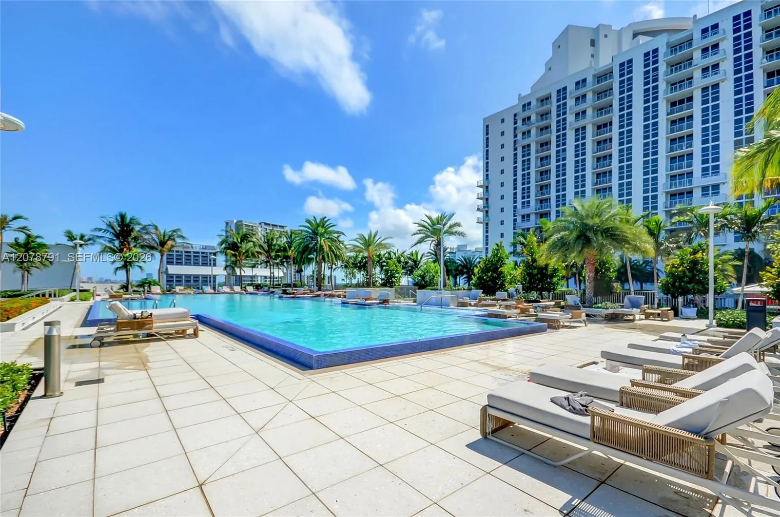 Foto de propiedad en 1776 Polk Street 1017, Hollywood, FL 33020 Hollywood con MLS# 