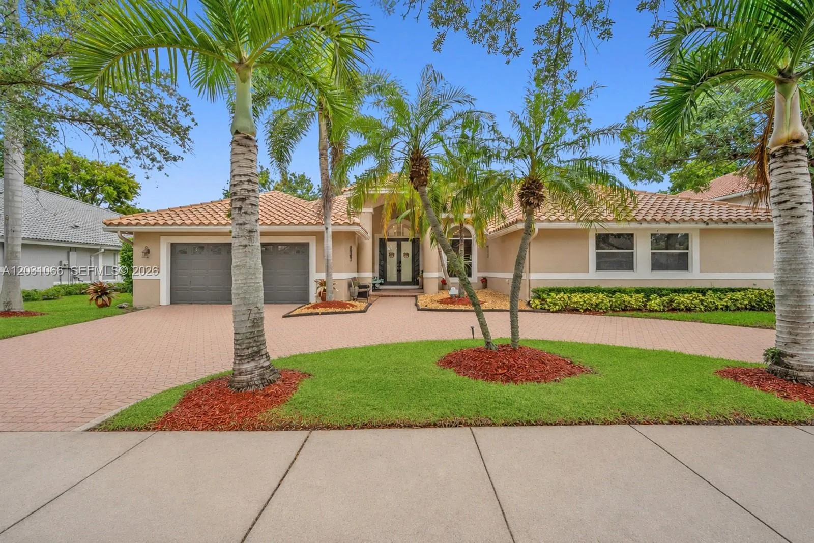 Foto de propiedad en 1776 W Eagle Trace Boulevard W, Coral Springs, FL 33071 Coral Springs con MLS# 