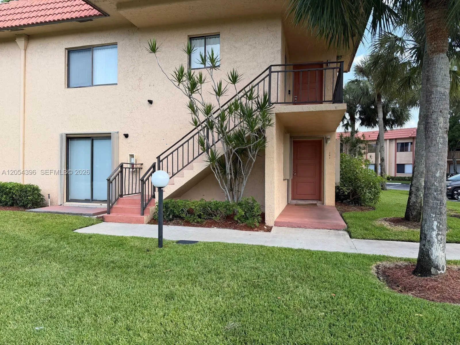 Foto de propiedad en 178 Lakeview Drive 101, Weston, FL 33326 Weston con MLS# 