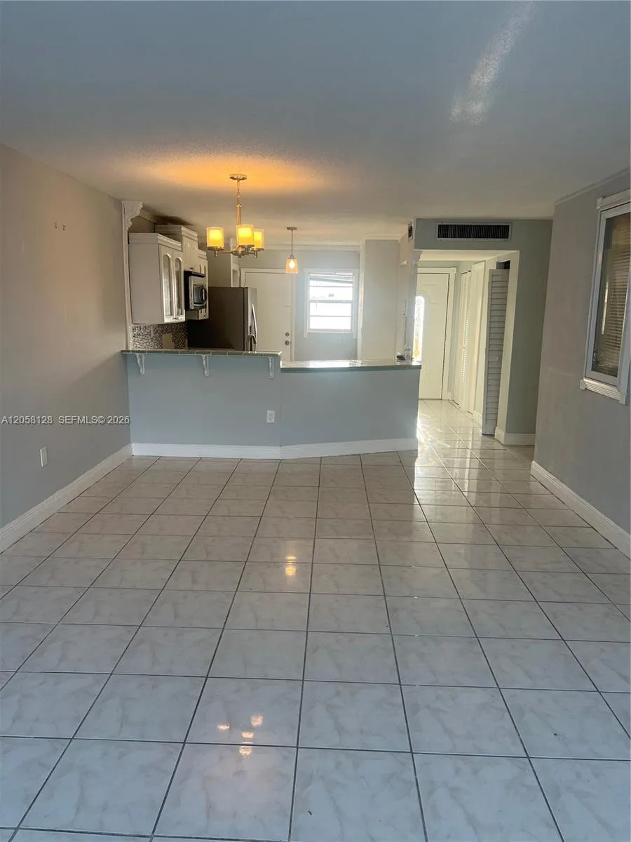 Foto de propiedad en 1780 NE 191st Street 410-2, Miami, FL 33179 Miami con MLS#