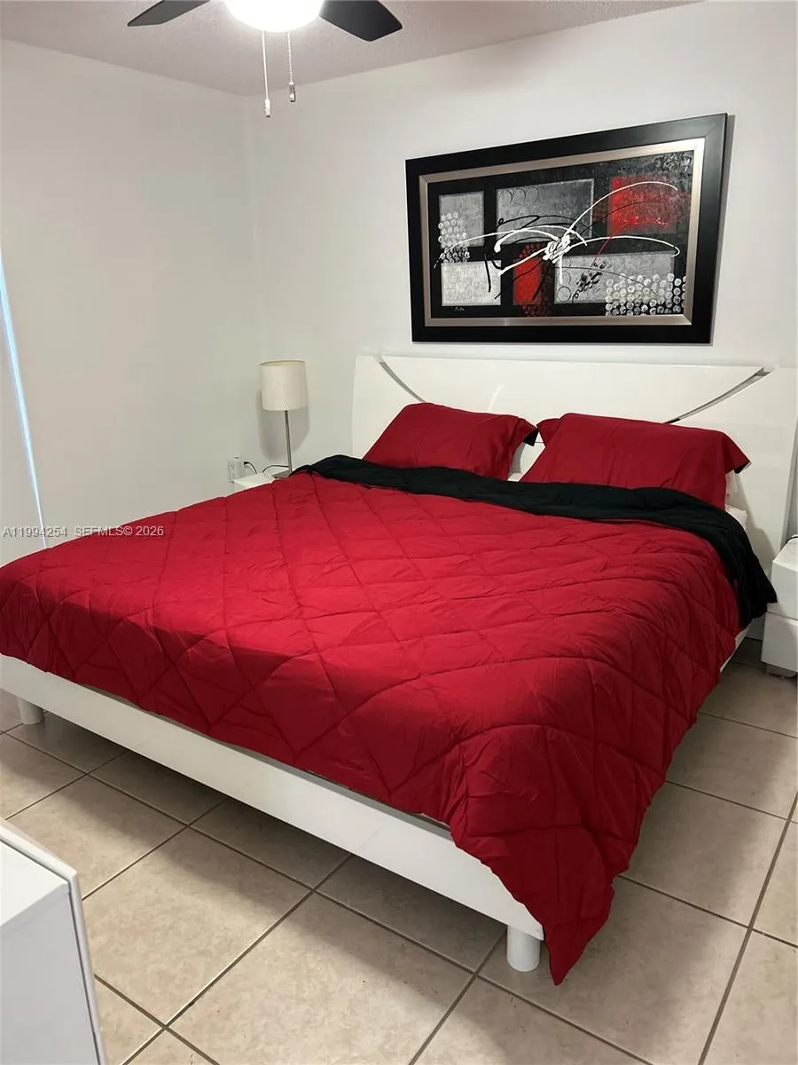 Foto de propiedad en 17801 N Bay Road 203, Sunny Isles Beach, FL 33160 Sunny Isles Beach con MLS# 