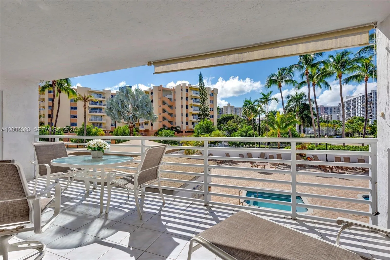 Foto de propiedad en 17801 N Bay Road 210, Sunny Isles Beach, FL 33160 Sunny Isles Beach con MLS# 