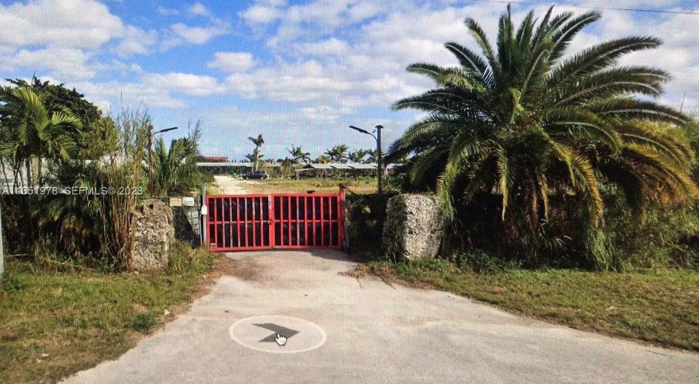 Foto de propiedad en 17801 SW 197 Avenue, Miami, FL 33187 Miami con MLS# 
