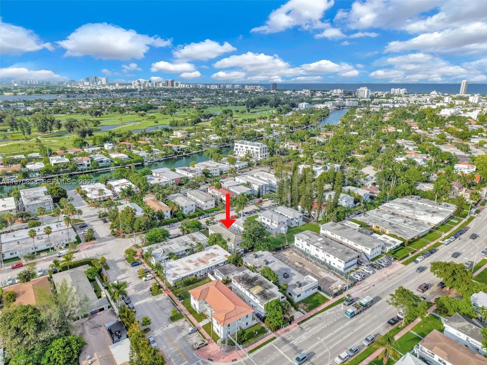 Foto de propiedad en 1784 Marseille Drive, Miami Beach, FL 33141 Miami Beach con MLS# 