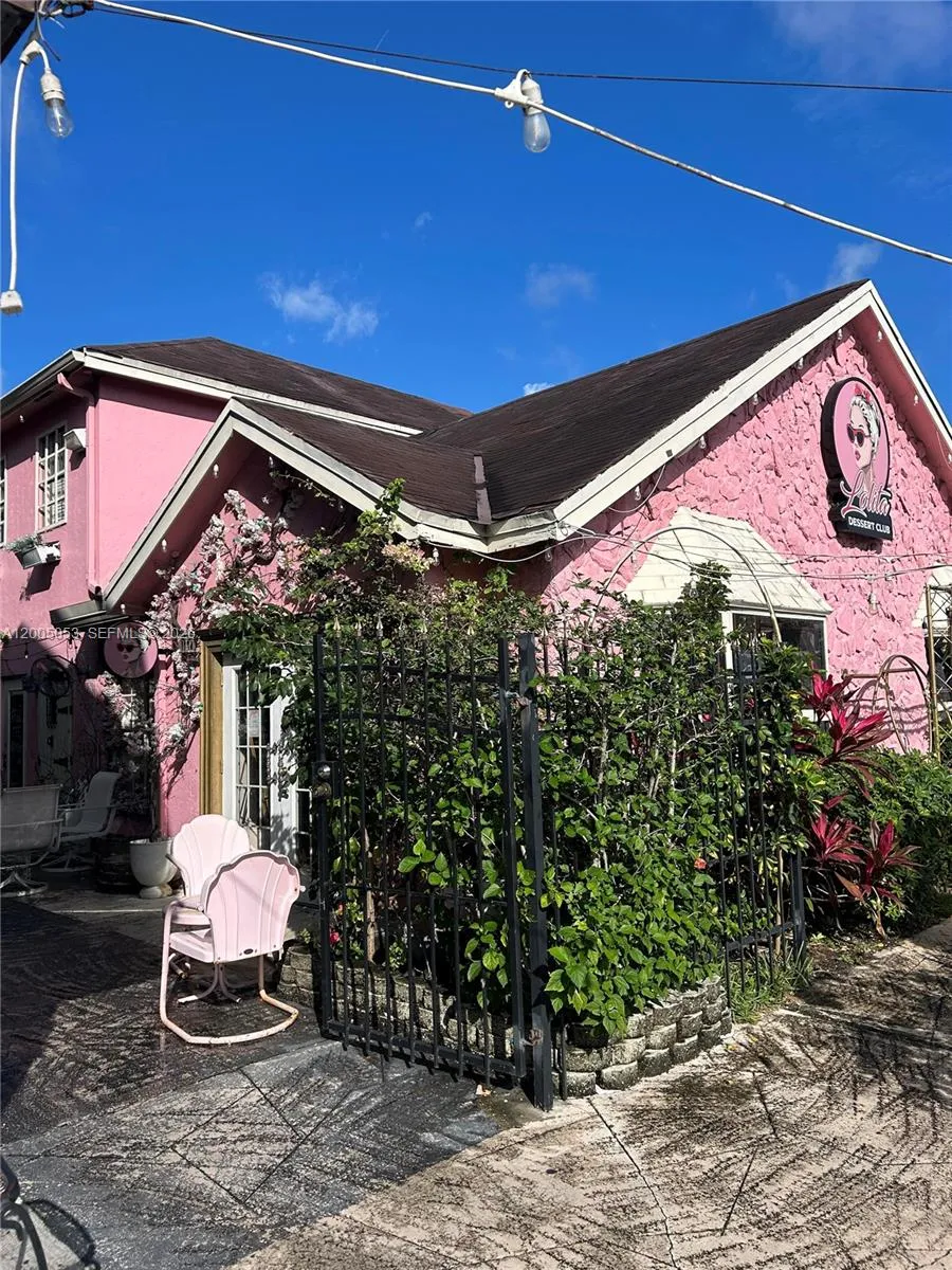 Foto de propiedad en 17840 W Dixie Highway, North Miami Beach, FL 33160 North Miami Beach con MLS# 