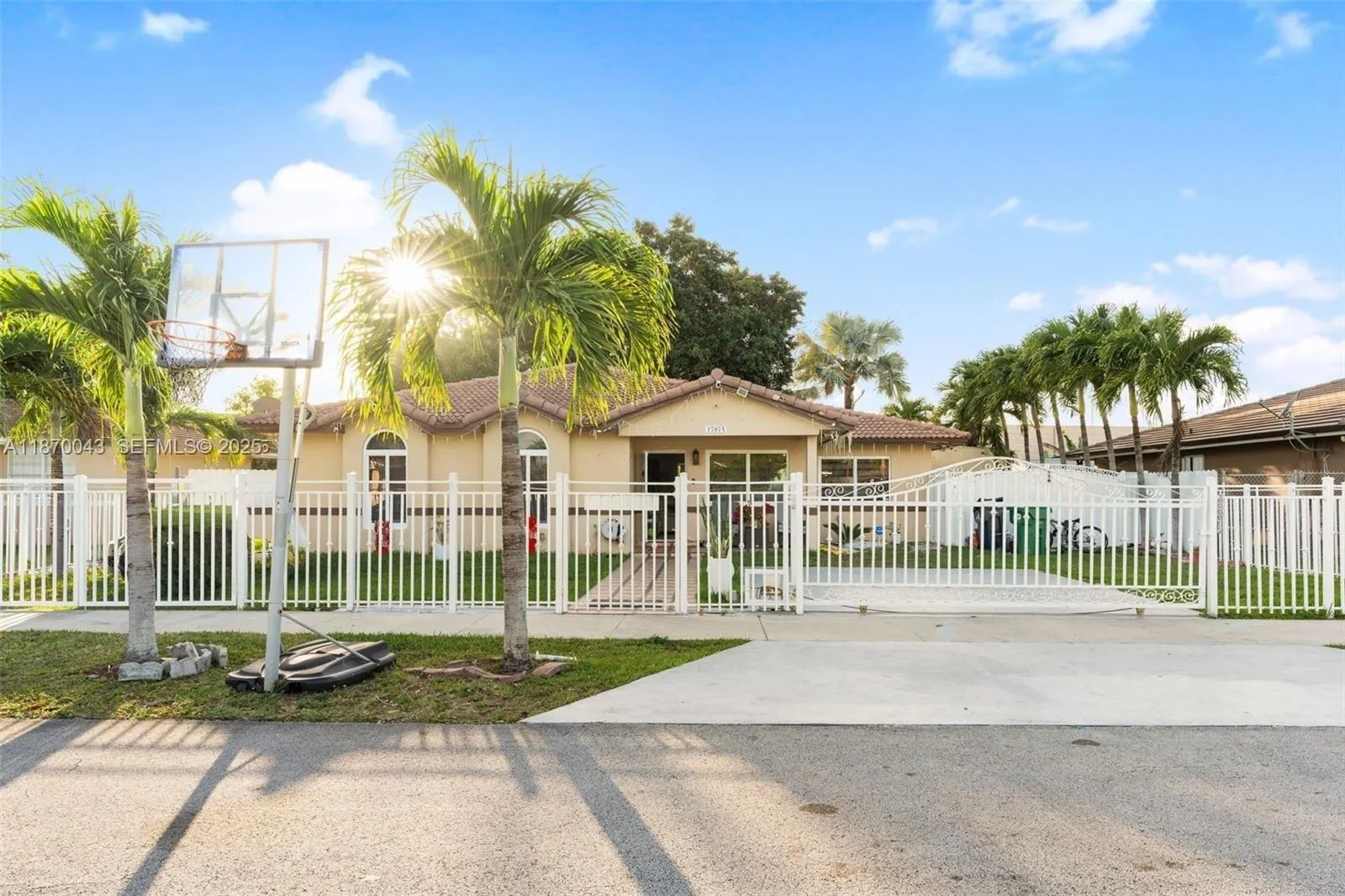 Foto de propiedad en 17874 SW 114th Avenue, Miami, FL 33157 Miami con MLS# 