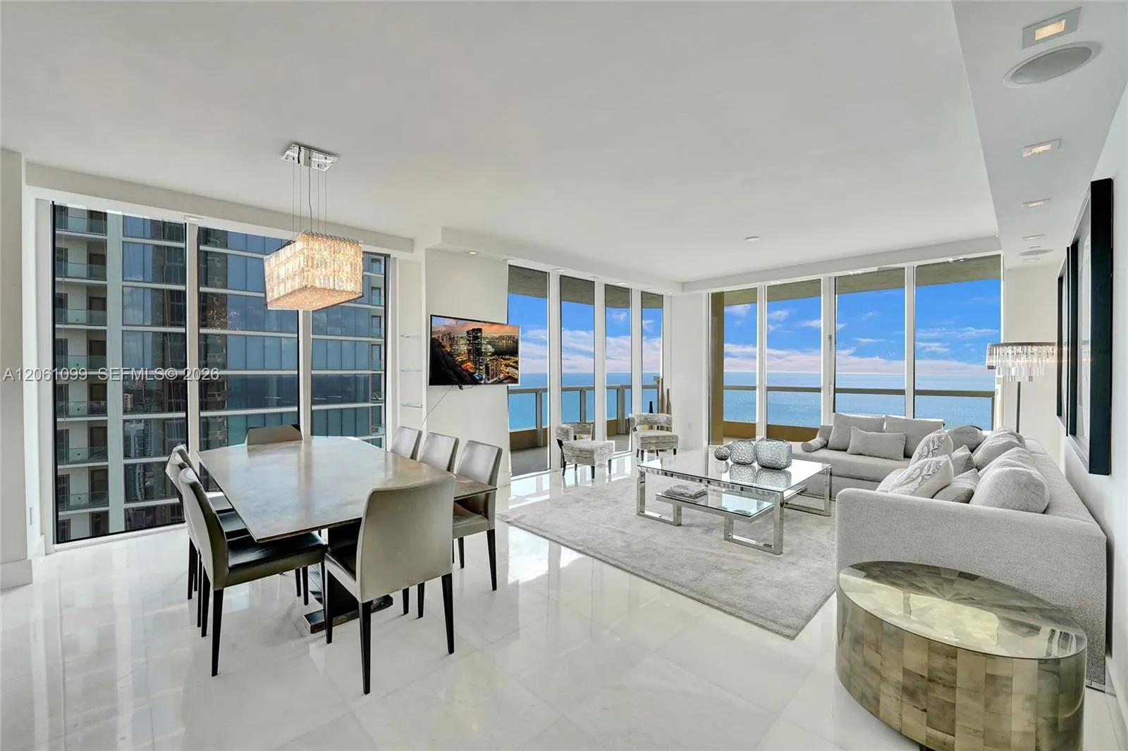 Foto de propiedad en 17875 Collins Avenue 3201, Sunny Isles Beach, FL 33160 Sunny Isles Beach con MLS# 