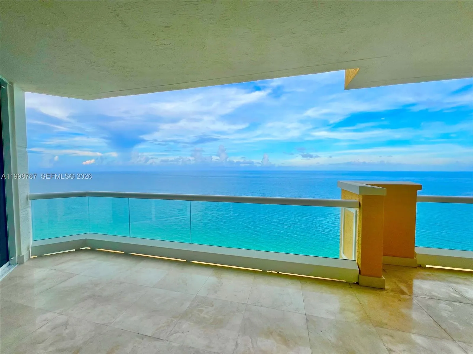 Foto de propiedad en 17875 Collins Avenue 4305, Sunny Isles Beach, FL 33160 Sunny Isles Beach con MLS# 