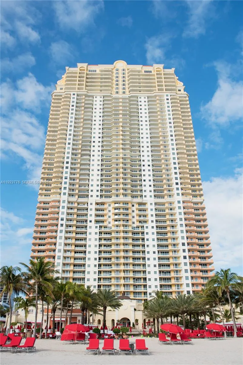 Foto de propiedad en 17875 Collins Avenue 905, Sunny Isles Beach, FL 33160 Sunny Isles Beach con MLS# 