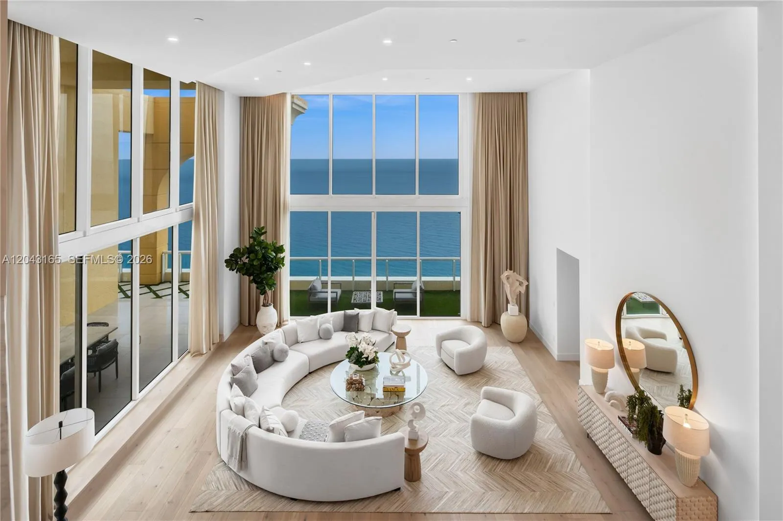 Foto de propiedad en 17875 Collins Avenue PH5002, Sunny Isles Beach, FL 33160 Sunny Isles Beach con MLS# 