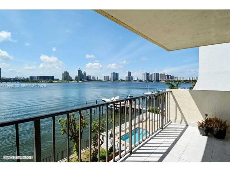 Foto de propiedad en 17878 N Bay Road 307, Sunny Isles Beach, FL 33160 Sunny Isles Beach con MLS# 