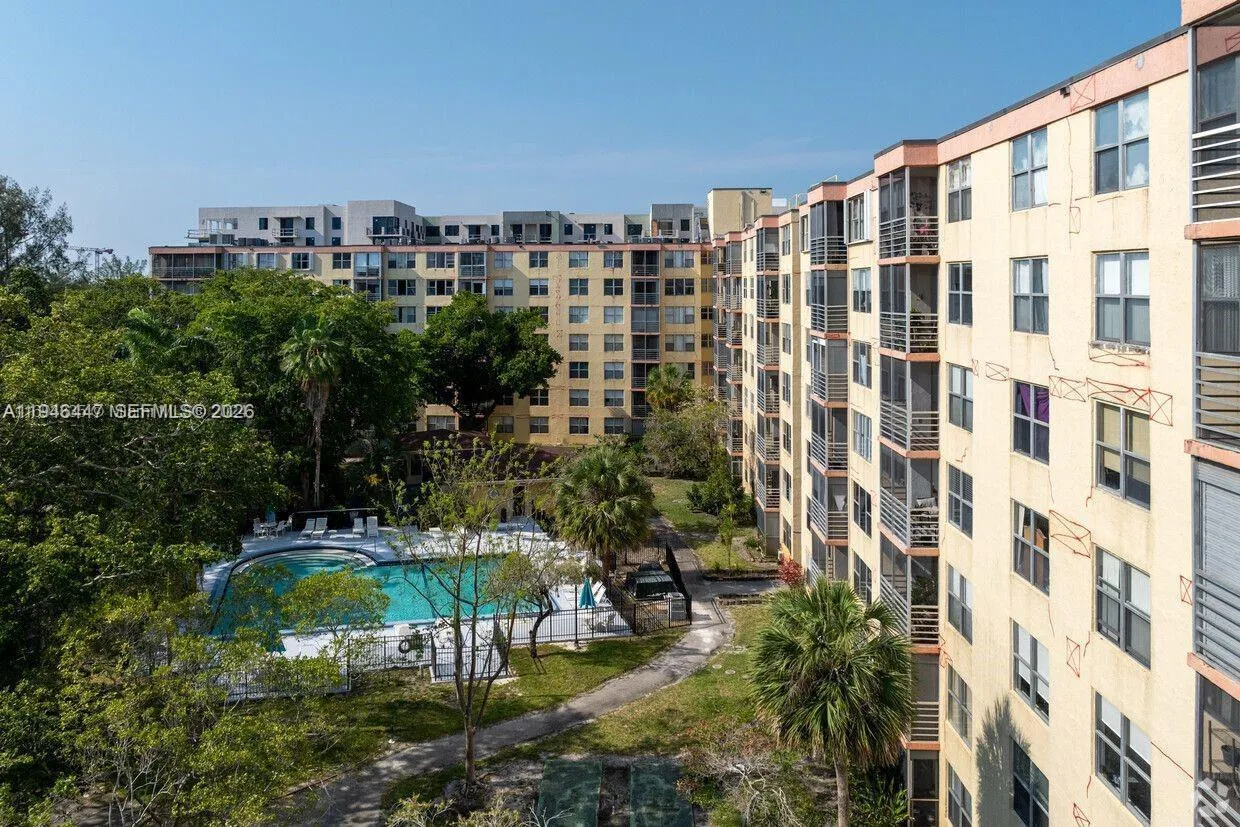En Venta 17890 W Dixie 302, Miami, FL 33160, Miami, FL 33160