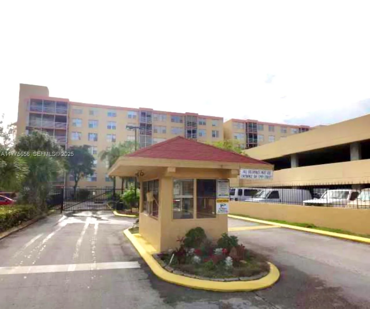 Foto de propiedad en 17890 W Dixie Highway 714, North Miami Beach, FL 33160 North Miami Beach con MLS# 