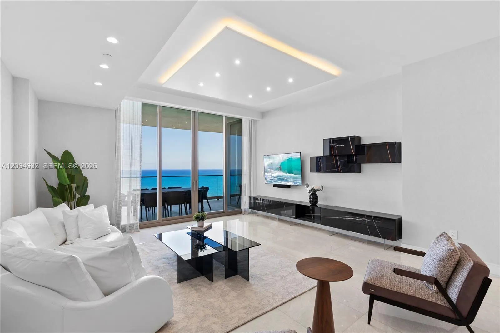 Foto de propiedad en 17901 Collins Avenue 1803, Sunny Isles Beach, FL 33160 Sunny Isles Beach con MLS# 