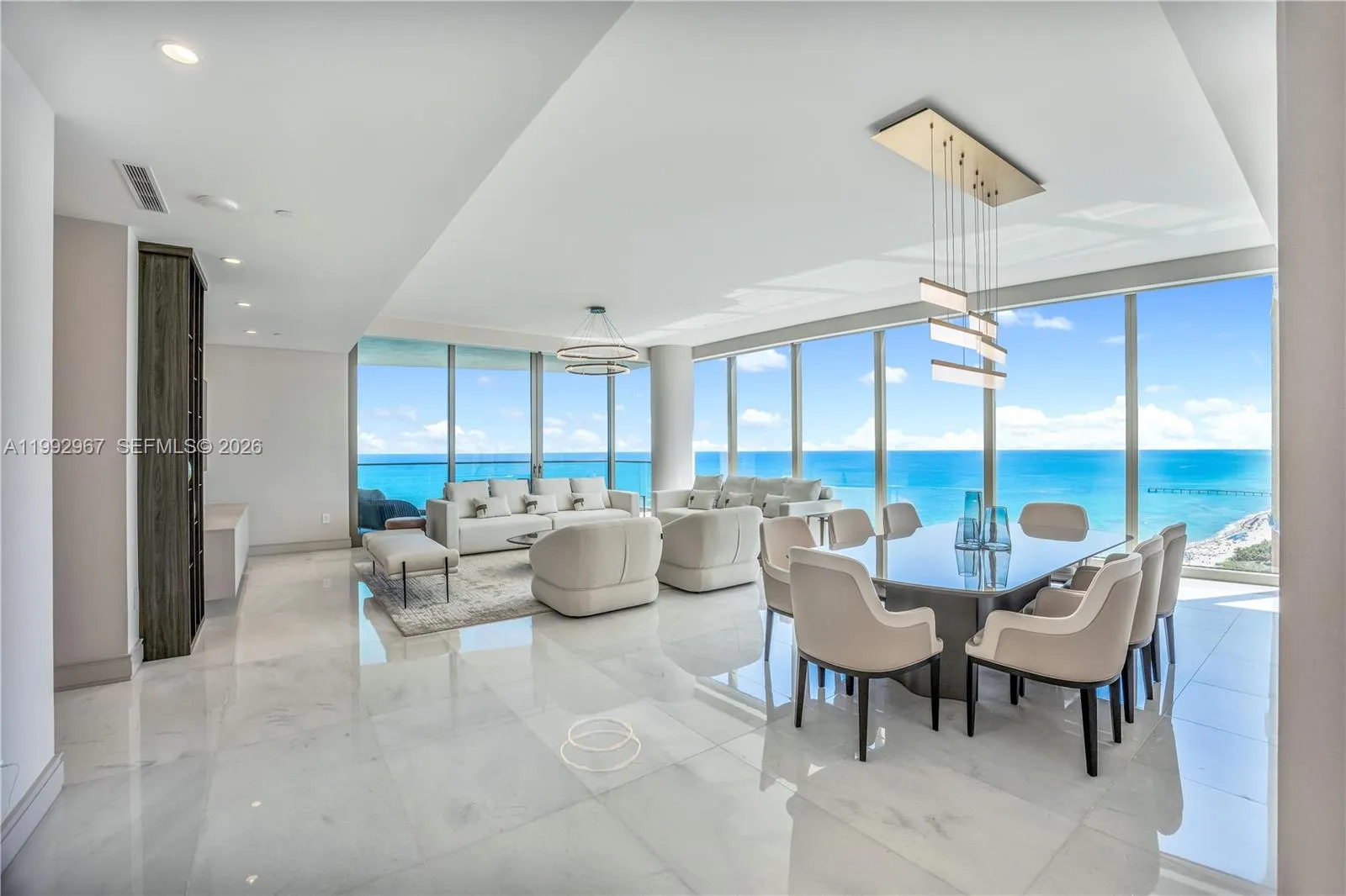 Foto de propiedad en 17901 Collins Avenue 2404, Sunny Isles Beach, FL 33160 Sunny Isles Beach con MLS# 