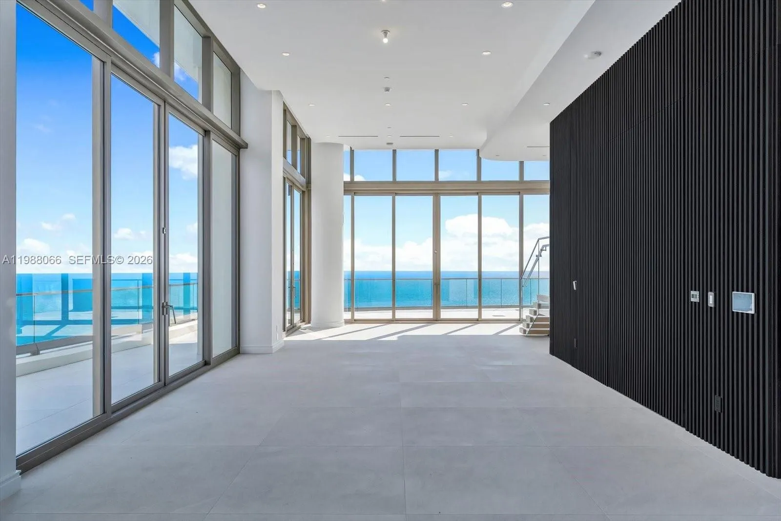 Foto de propiedad en 17901 Collins Avenue PH-01, Sunny Isles Beach, FL 33160 Sunny Isles Beach con MLS# 