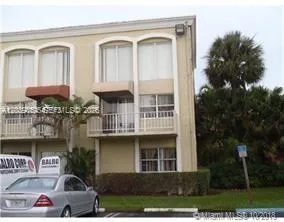 Foto de propiedad en 17901 NW 68 Avenue Q-201, Miami Lakes, FL 33015 Miami Lakes con MLS# 