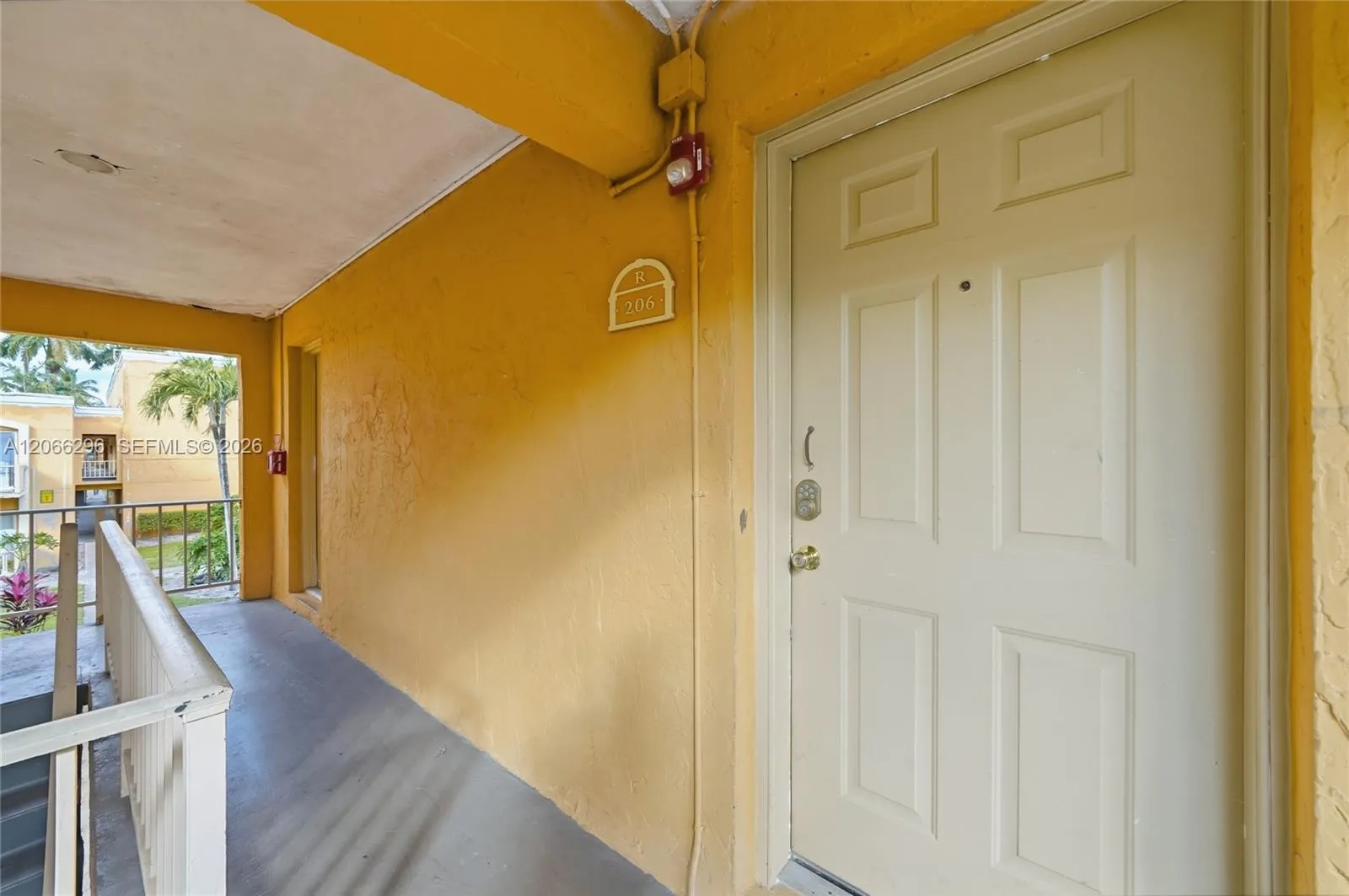 En Venta 17901 NW 68th Avenue R206, Hialeah, FL 33015, Hialeah, FL 33015
