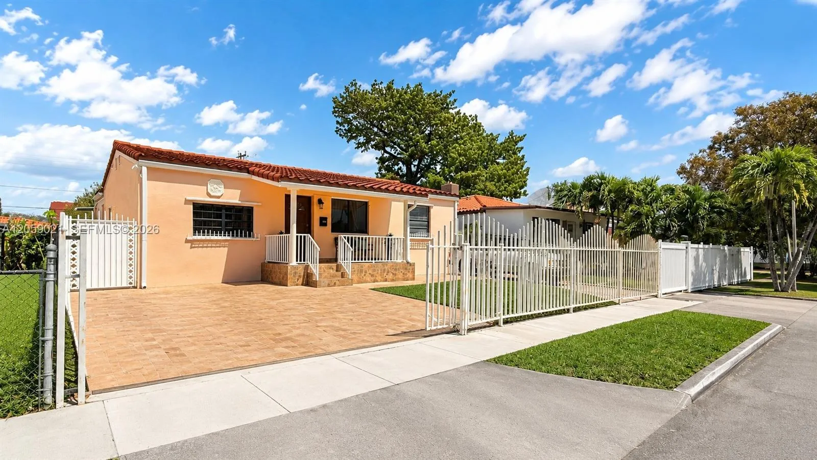 Foto de propiedad en 1791 SW 14th Street, Miami, FL 33145 Miami con MLS# 