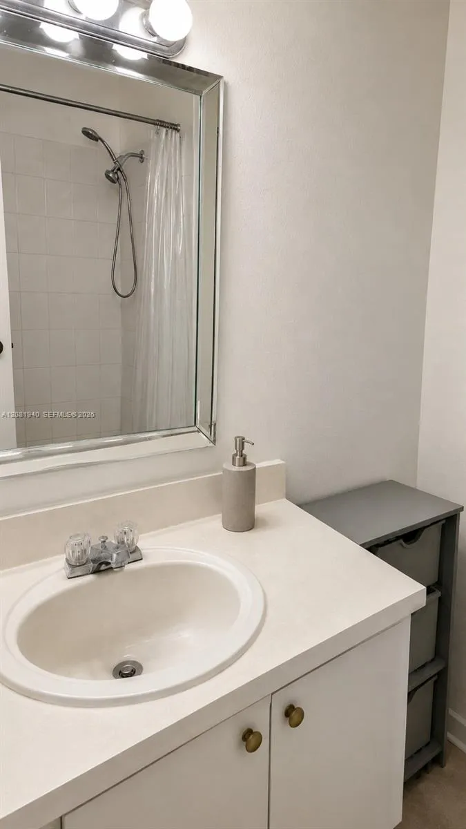 En Renta 17911 NW 68th Avenue M201, Hialeah, FL 33015, Hialeah, FL 33015