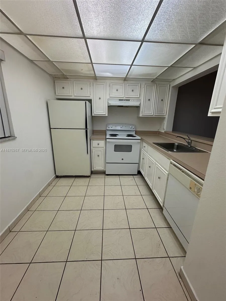 En Venta 17911 NW 68th Avenue N206, Hialeah, FL 33015, Hialeah, FL 33015
