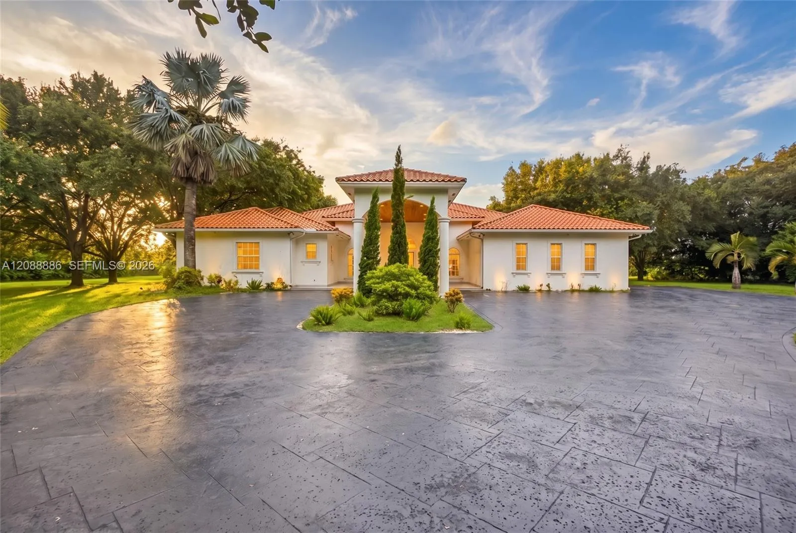 Foto de propiedad en 17920 SW 154th Street, Miami, FL 33187 Miami con MLS# 