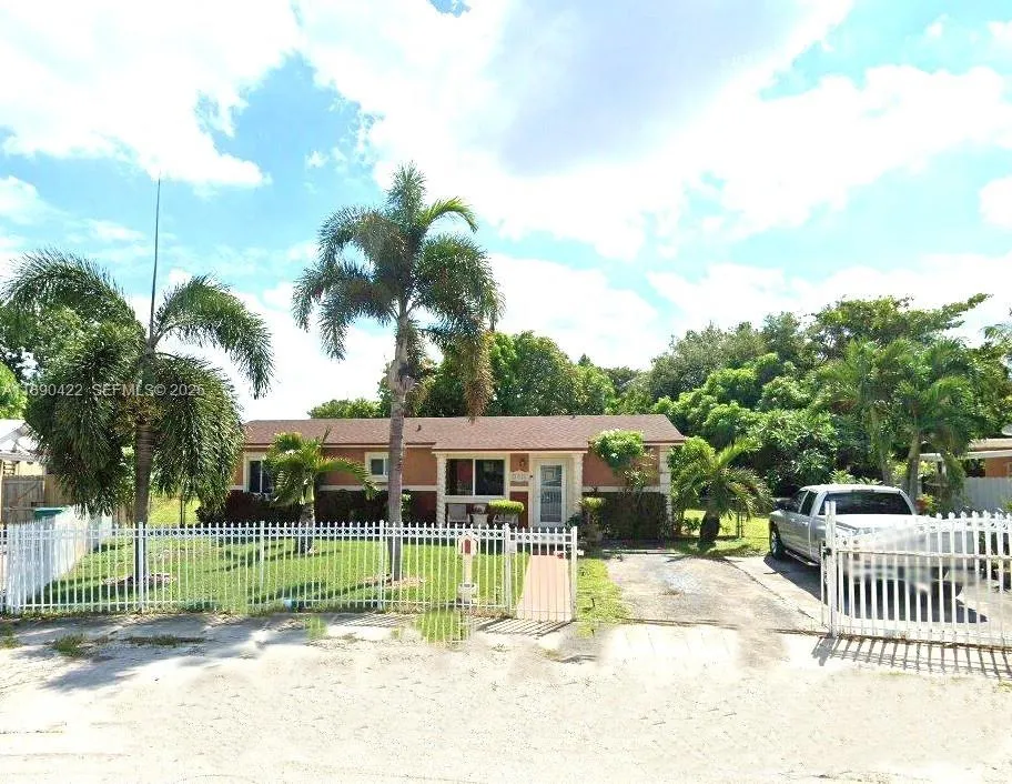 Foto de propiedad en 17935 NW 44th Court, Miami Gardens, FL 33055 Miami Gardens con MLS# 